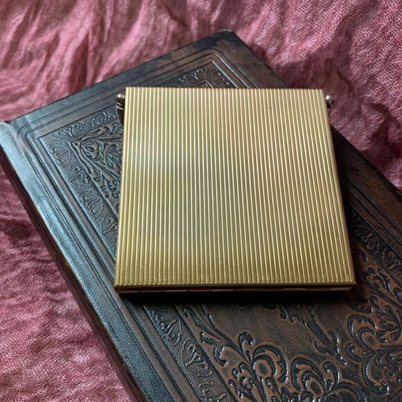 Vintage Volupte Swing Lock Gold Metal & Rhinestone Art Nouveau Mirror Compact - Picture 9 of 9